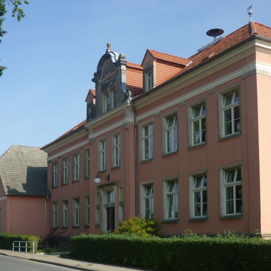 Schule mit angrenzender Turnhalle Schulstraße 9