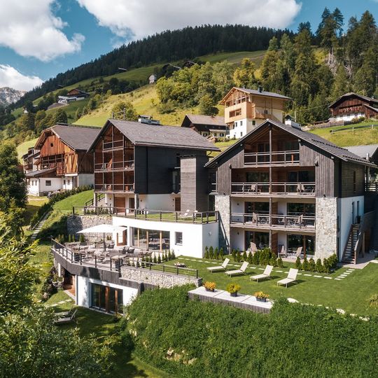 Les Dolomites Mountain Lodges ****