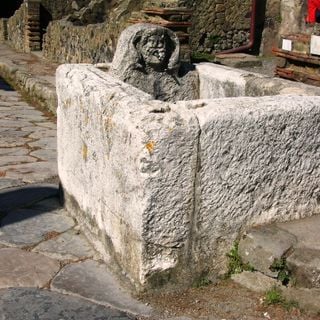 Fountain of Neptune and two dolphins (Herculaneum)