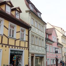 Wohn- und Geschäftshaus