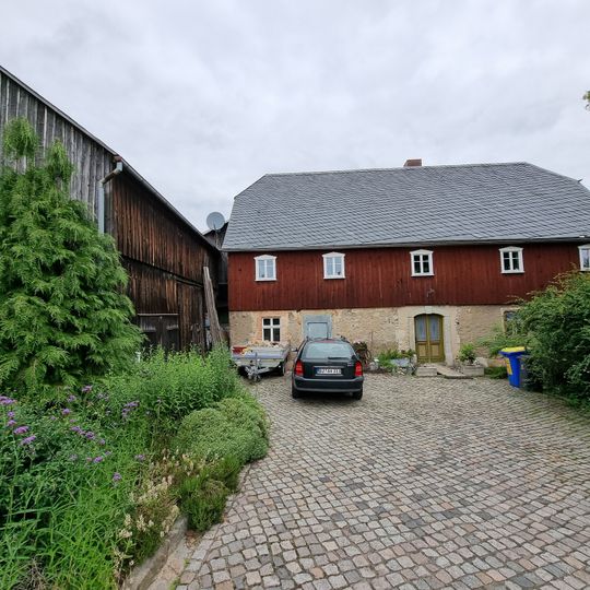 Wohnstallhaus und Scheune eines Winkelhofes Schenkhäuserstraße 16