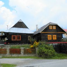 Ľudový dom s hospodár. časťou