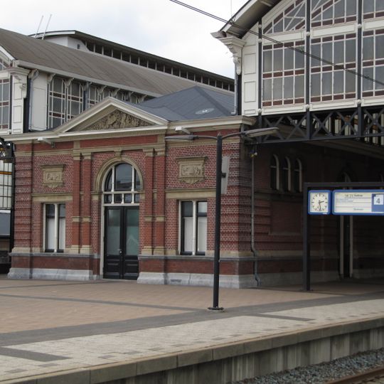 Station Den Haag Hollands Spoor: Perrongebouw C