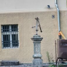 Kříž u Oblastního muzea v Mostě