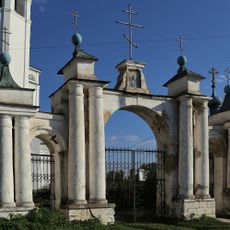 Ограда (Холуй)