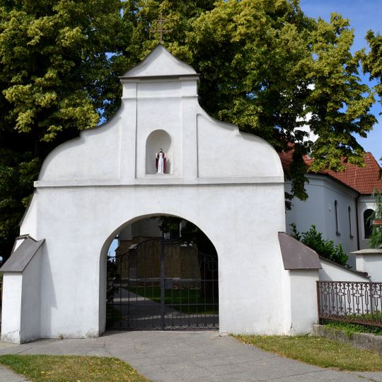 Kostol sv. Štefana s areálom, brána