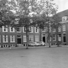 Pand haaks op nr 37: sobere lijstgevel