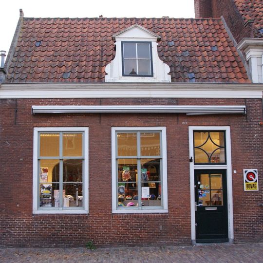 Eenvoudige lage panden