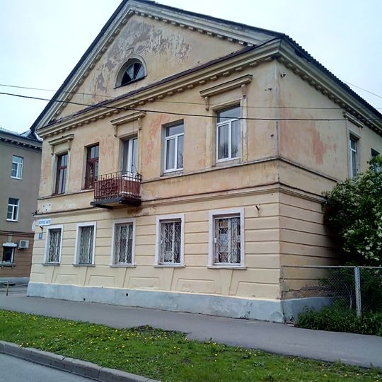 Каменный двухэтажный дом