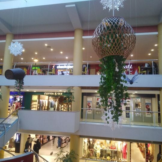 Dolmen Mall Tariq Road