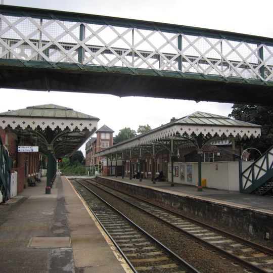 Footbridge, Hale Station