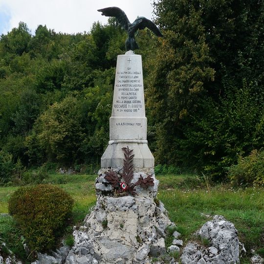 Monumento all'alpino Riccardo Giusto