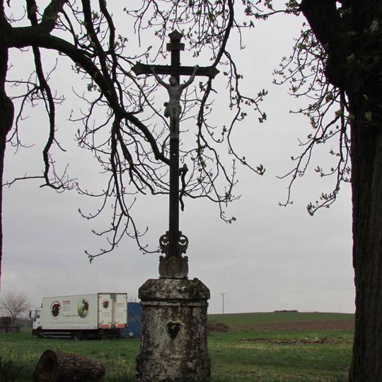 Kříž na severním okraji Putimova u zemědělského družstva