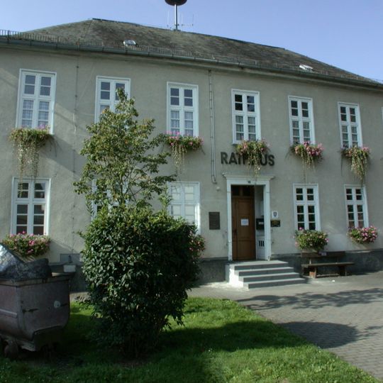 Rathaus und ehem. Volksschule