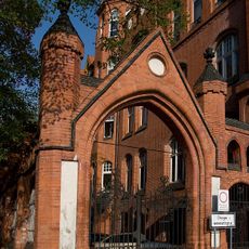 Ogrodzenie ratusza w Słupsku