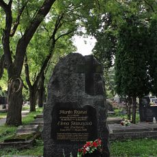 Cintorín ev. a. v. , hrob s náhrobníkom