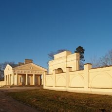 Raadi Manor