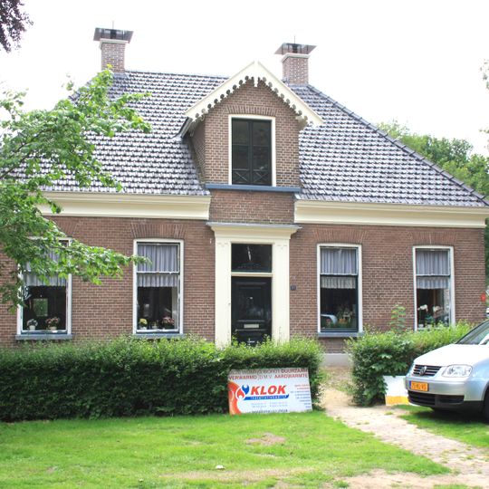 Hallenhuisboerderij met voorgeplaatst dwarshuis