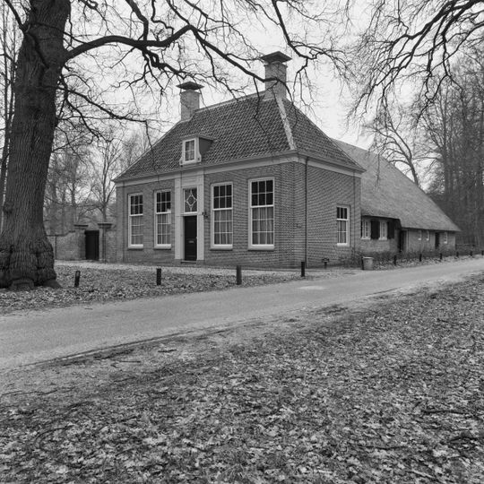 Groeneveld: De Ossenstal / Jagershuis