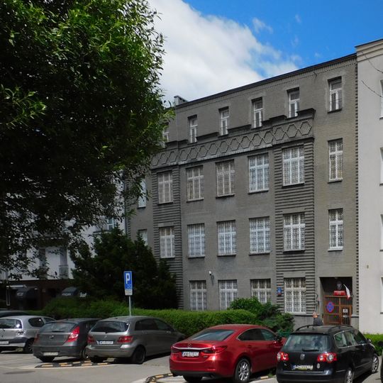 Blok przy ulicy Wiśniowej 44