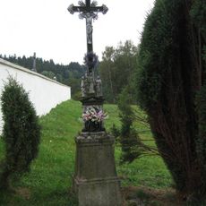 Boží muka u vchodu do hřbitova a kostela sv. Kateřiny jižně od Stříbrných Hor