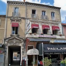 Cavaillon - immeuble place clos