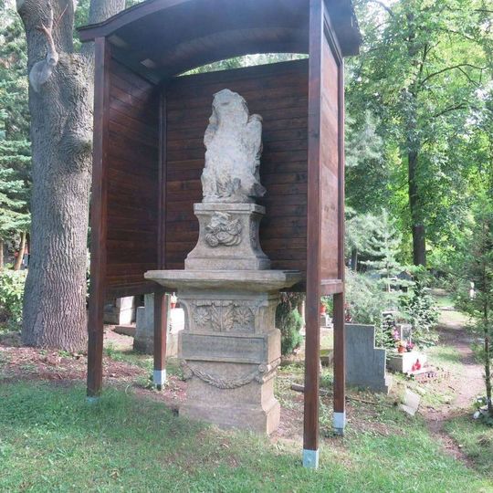 Socha svaté Anny přemístěná z Chanova na hřbitově v Mostě