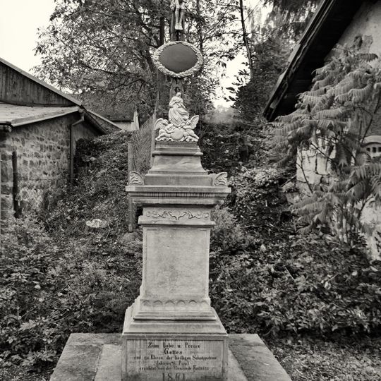 Obnovený kříž v Knínicích