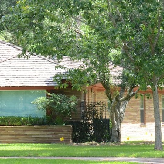 B. Ray and Charlotte Woods House