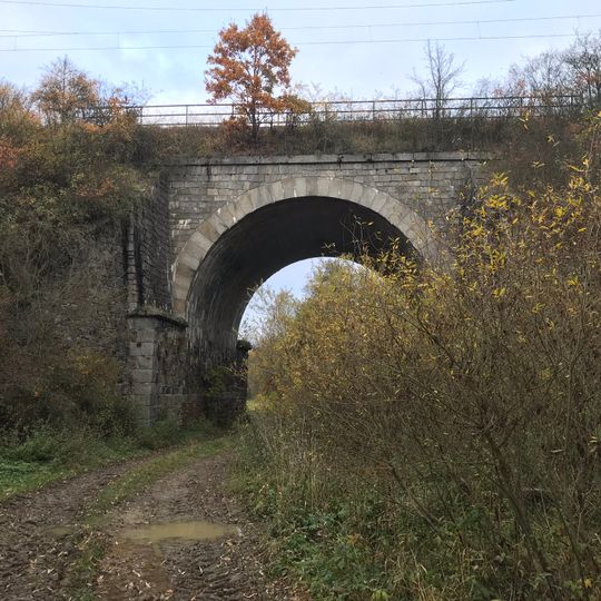 Železniční most přes Podhrázský potok a cestu u Zdemyslic