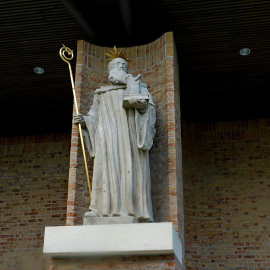 Socha svatého Benedikta v galerii světců na Velehradě