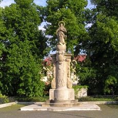 Mariánsky stĺp, stĺp s reliéfom