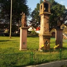 Socha v Mrači vlevo od zvoničky