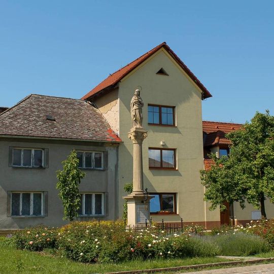 Sloup se sochou Panny Marie v Moravičanech