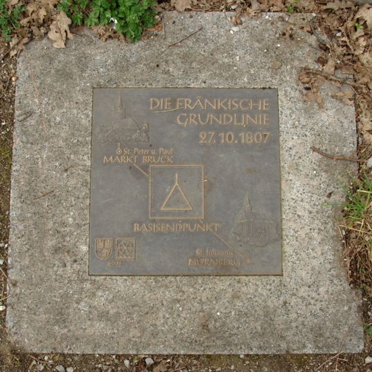 Basismarkierungsstein der Zweiten Bayerischen Basislinie der Landvermessung