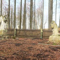 Sousoší Ježíše s andělem v Getsemanské zahradě u Křížové cesty východně od Lobendavy