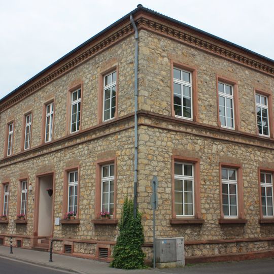 Ehemalige Schule und Rathaus
