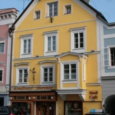 Wohn- und Geschäftshaus