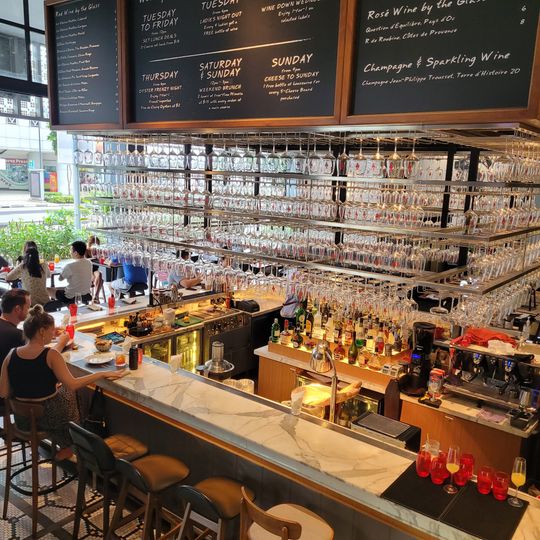 Ginett Restaurant & Wine Bar