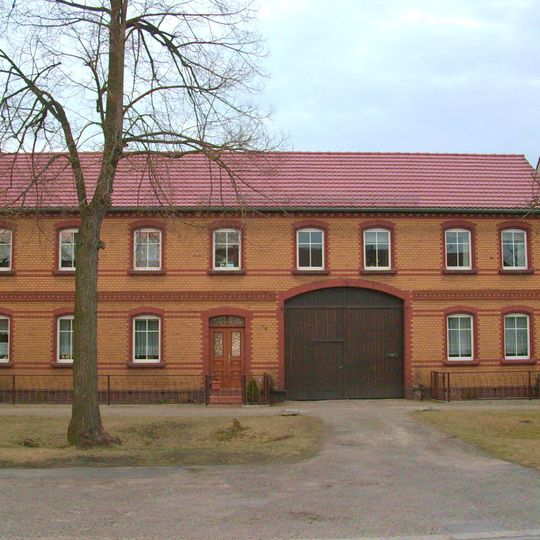 Wohnhaus eines Bauernhofes und Feldscheune Dorfstraße 74