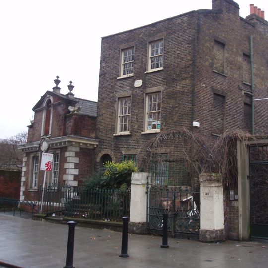 29, Mile End Road E1