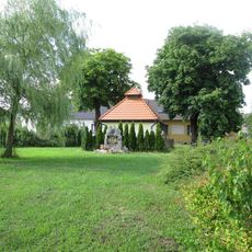 Pomník padlým v Těních