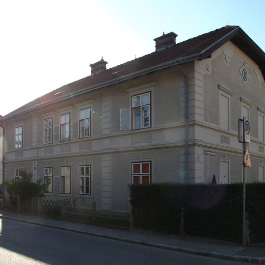 Residential building Albertstraße 3