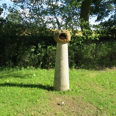 Sloup zastavení XIV. na křížové cestě v parku kláštera v Teplé