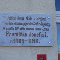Pamětní deska založení školy v Sedleci