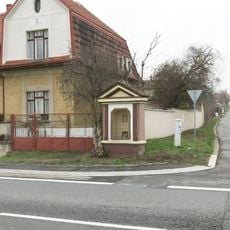 Kaplička v Mělnické ulici v Byšicích