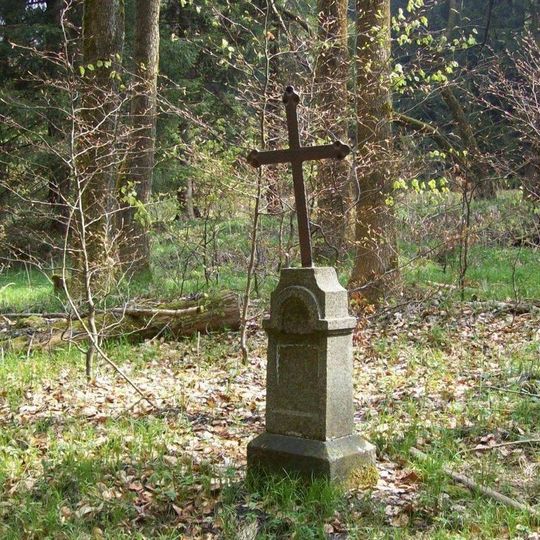 Kříž na rozcestí u zaniklých Herštejnských Chalup