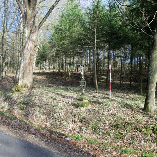 Kříž jižně od Černovic u křižovatky