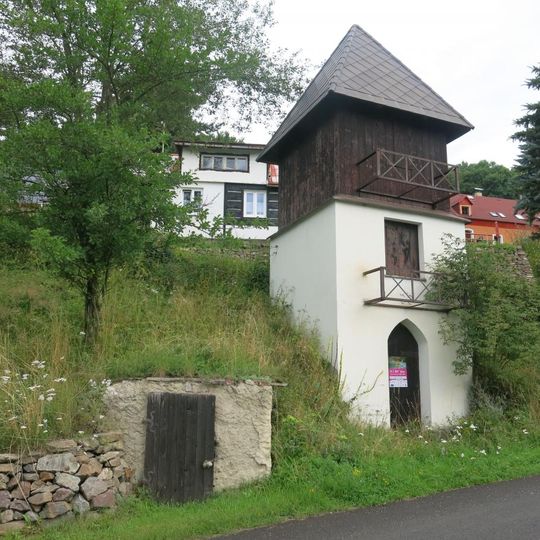 Polodřevěná zvonice v Horní Krupce