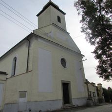 Kříž u kostela sv. Petra a Pavla v Popelíně